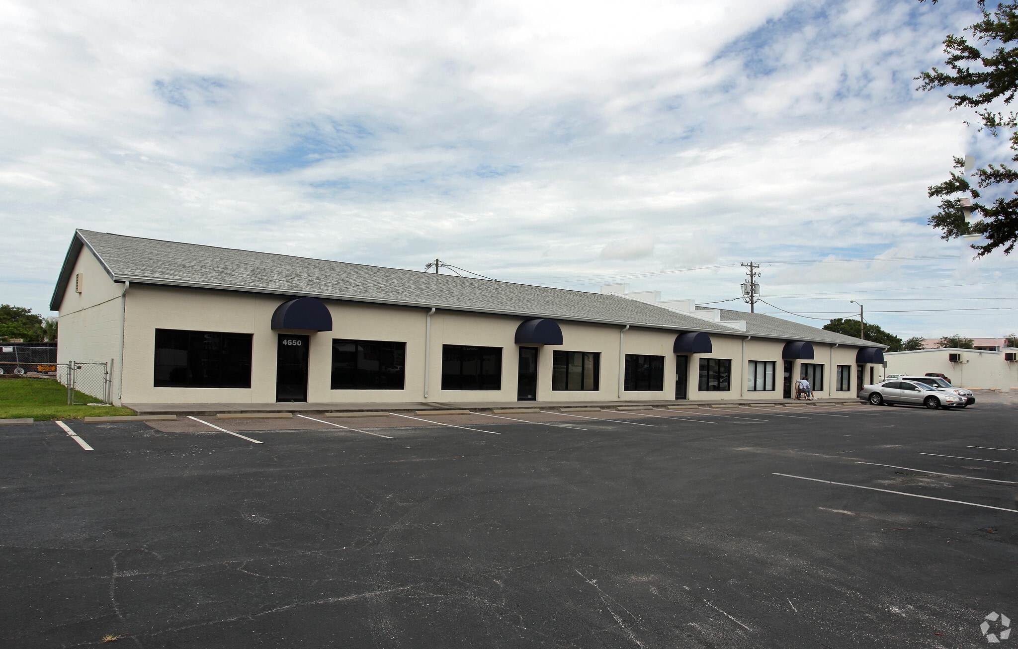 4650-4666 28th St N, Saint Petersburg, FL for lease Primary Photo- Image 1 of 9