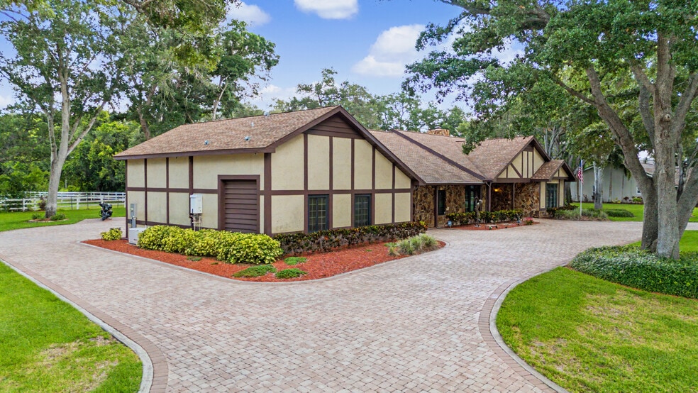 2160 Laurence Dr, Clearwater, FL for sale - Building Photo - Image 3 of 84