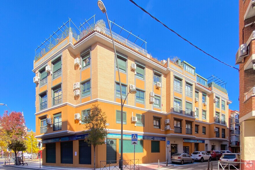 Commerce de détail dans Getafe, Madrid à louer - Photo du bâtiment - Image 3 de 3