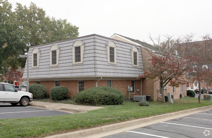 1310-1312 Vincent Pl, Mc Lean, VA à vendre - Photo du bâtiment - Image 2 de 16
