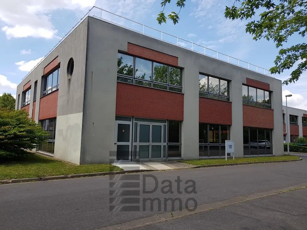 Office in Émerainville for lease Building Photo- Image 1 of 13