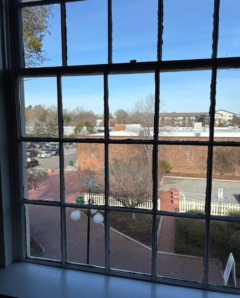 200 N Greensboro St, Carrboro, NC à louer - Photo du bâtiment - Image 1 de 16