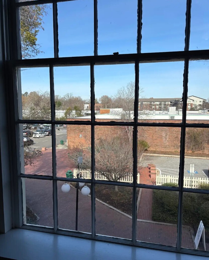 200 N Greensboro St, Carrboro, NC à louer Photo du bâtiment- Image 1 de 17