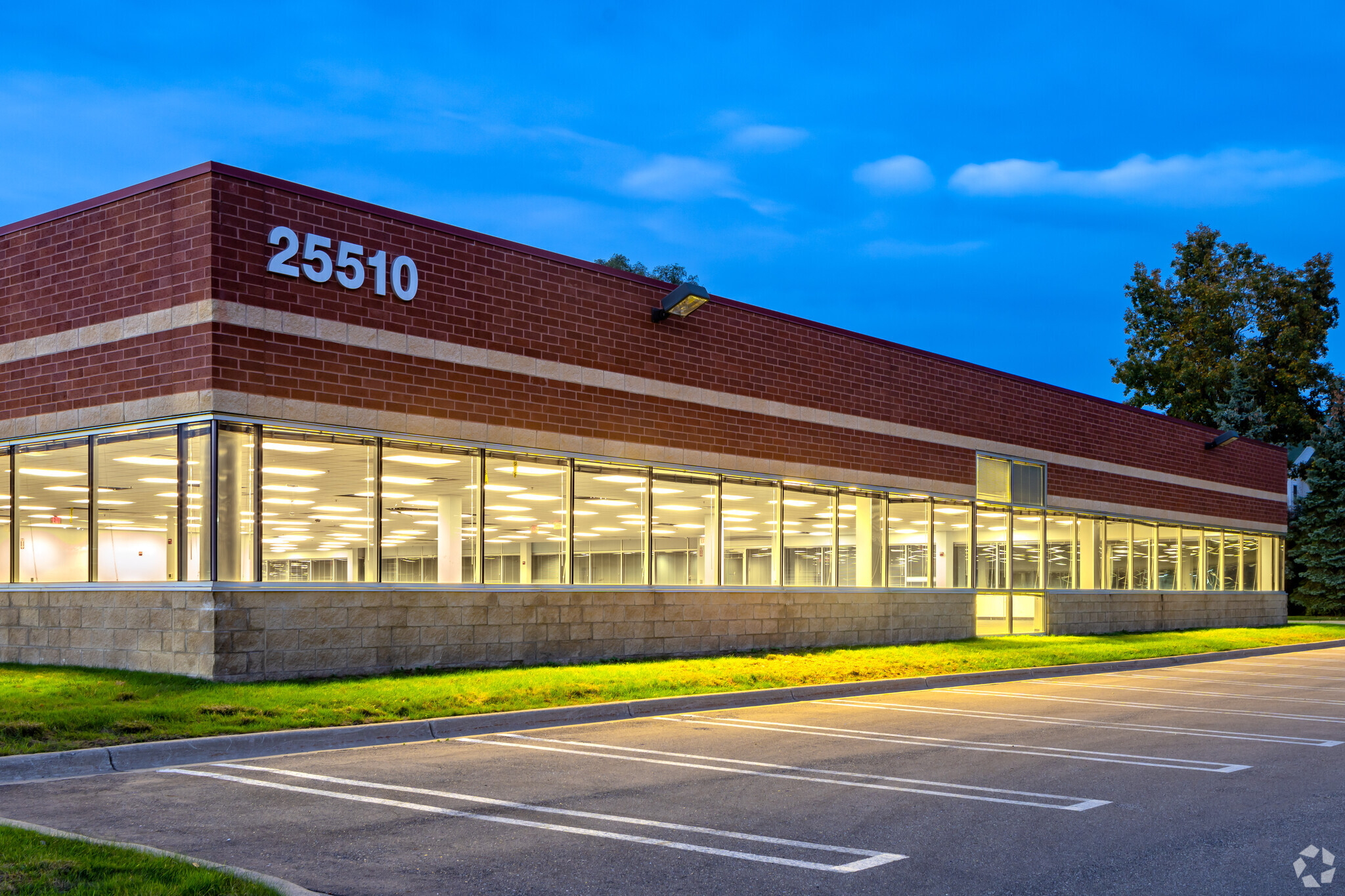 25510 W 11 Mile Rd, Southfield, MI for lease Building Photo- Image 1 of 25