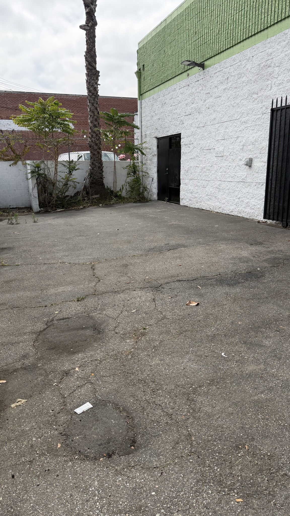 148 W 32nd St, Los Angeles, CA for lease Primary Photo- Image 1 of 12