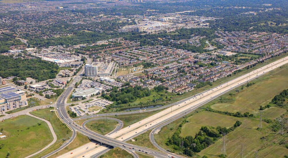 Greenberg Gate, Markham, ON à vendre - Photo du bâtiment - Image 3 de 7