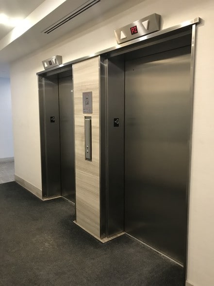 525 11th Ave SW, Calgary, AB for lease - Interior Photo - Image 3 of 3