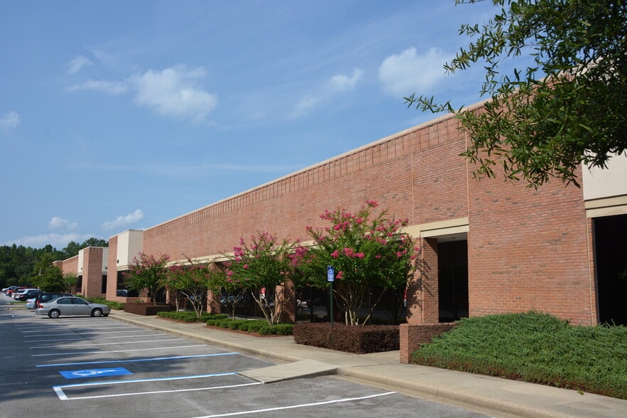400 Riverhills Business Park, Birmingham, AL for lease - Building Photo - Image 1 of 7