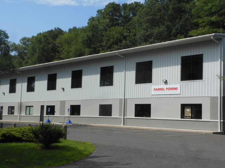 106 Willenbrock Rd, Oxford, CT à vendre - Photo du bâtiment - Image 3 de 6