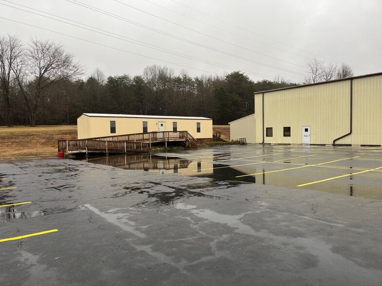 2271 Harrington Hwy, Eden, NC for sale - Building Photo - Image 2 of 3