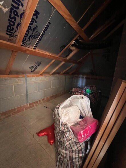 1 Teck Close, Isleworth à louer - Photo intérieure - Image 2 de 19