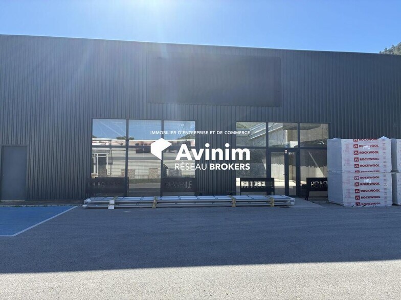 Retail in Gémenos for lease - Building Photo - Image 1 of 6