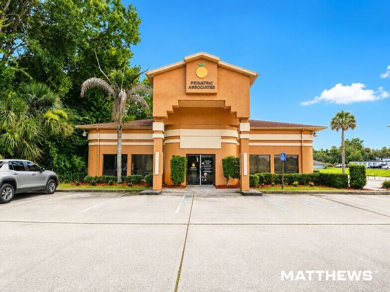 1653 Jess Parrish Ct, Titusville, FL à vendre - Photo du bâtiment - Image 1 de 4