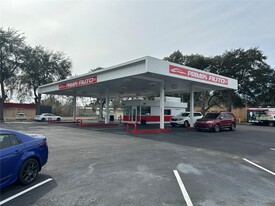 1516 N Main St, Gainesville FL - Dépanneur