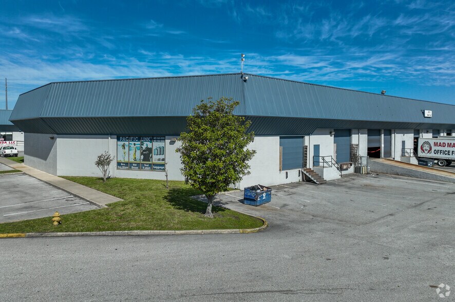 4669 L B McLeod Rd, Orlando, FL à louer - Photo du bâtiment - Image 3 de 6