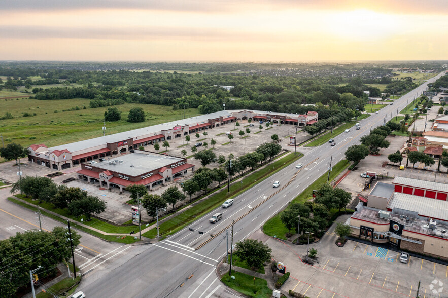 8201-8209 Broadway St, Pearland, TX for lease - Building Photo - Image 2 of 11