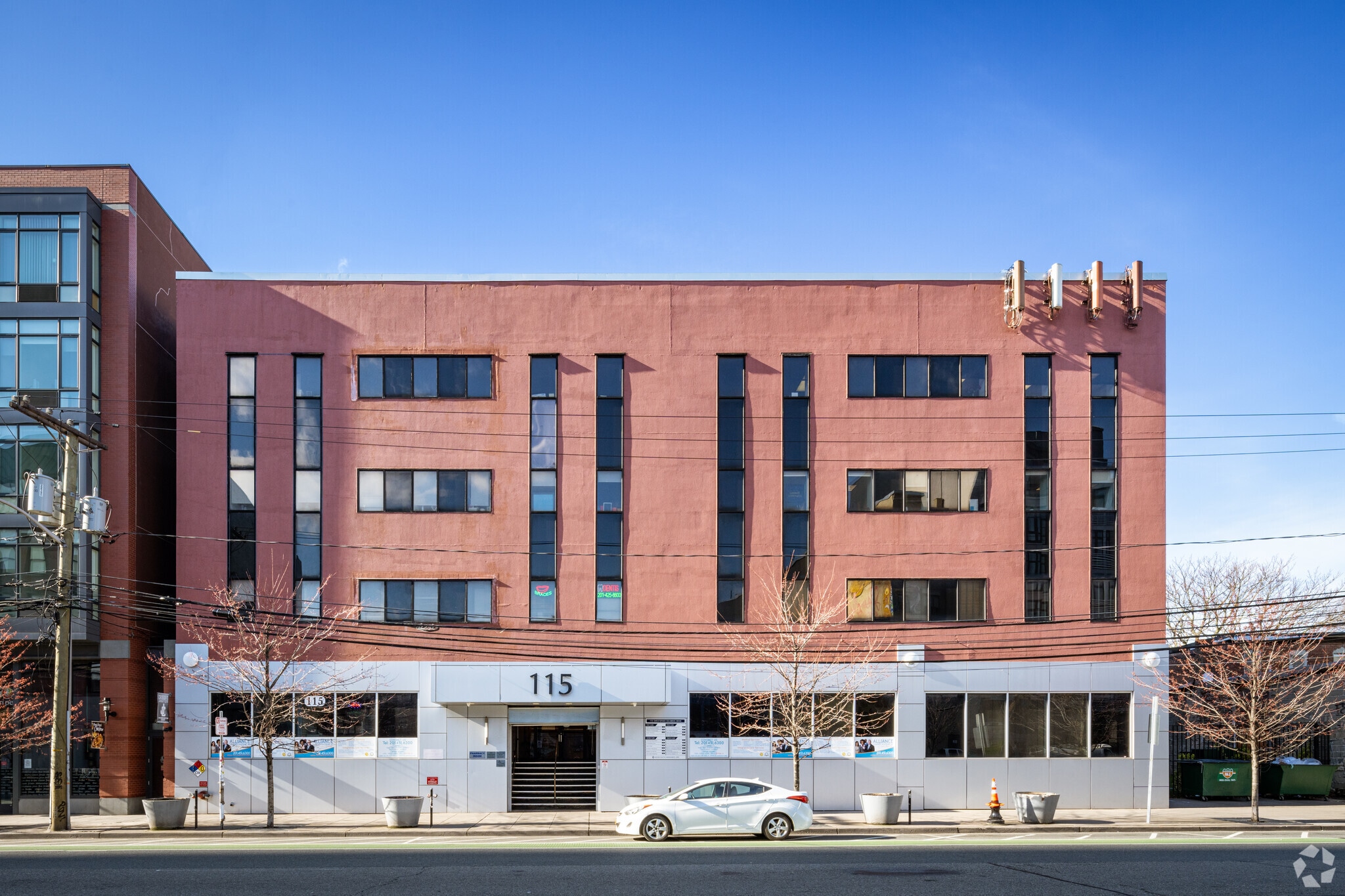 115 Christopher Columbus Dr, Jersey City, NJ for lease Primary Photo- Image 1 of 23