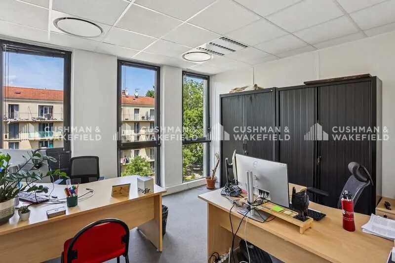 Office in Aix-en-Provence for lease Interior Photo- Image 1 of 16