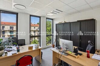 Office in Aix-en-Provence for lease Interior Photo- Image 1 of 16