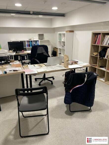 Flex in Rennes for lease - Interior Photo - Image 2 of 14