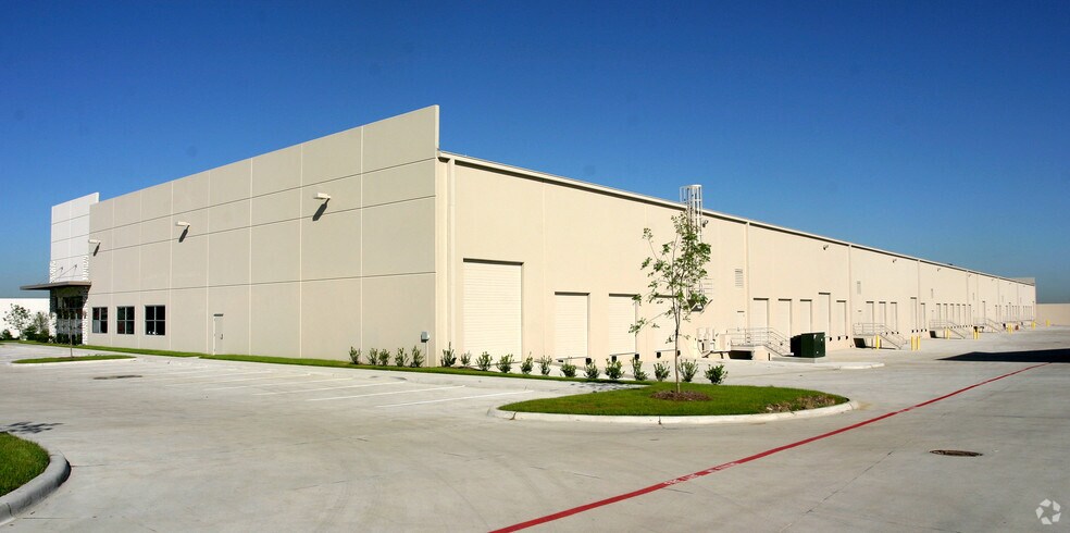 1444 N Cockrell Hill Rd, Dallas, TX à louer - Photo du bâtiment - Image 2 de 6