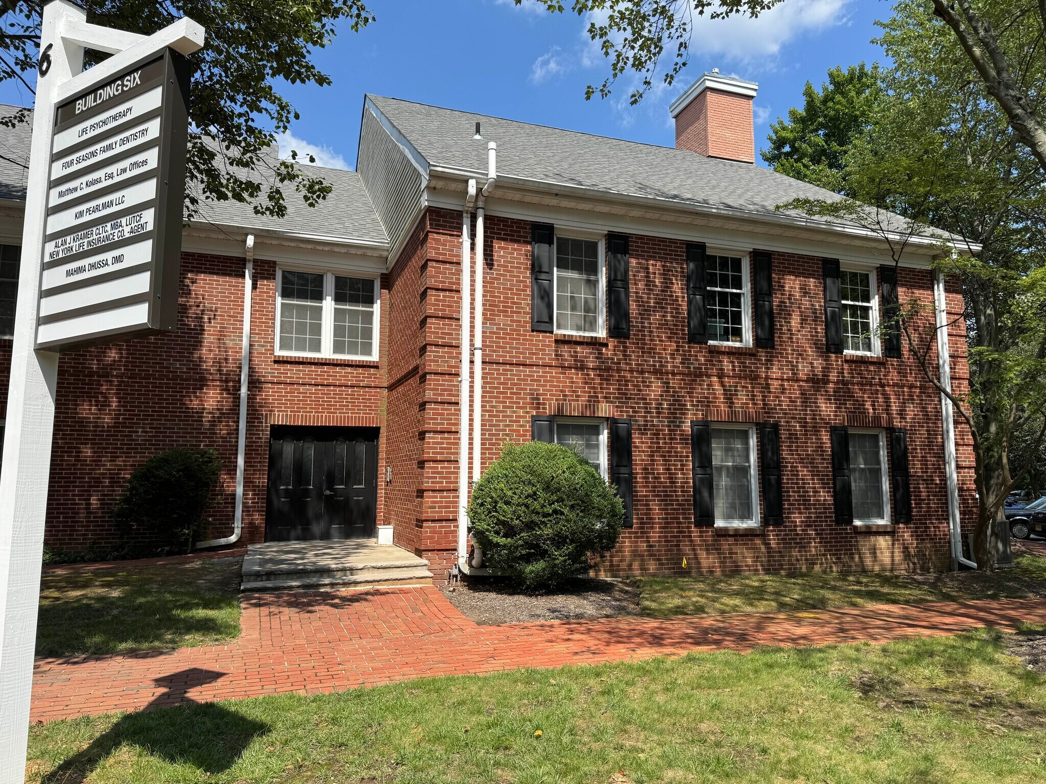 6 Auer Ct, East Brunswick, NJ à vendre Photo du bâtiment- Image 1 de 16