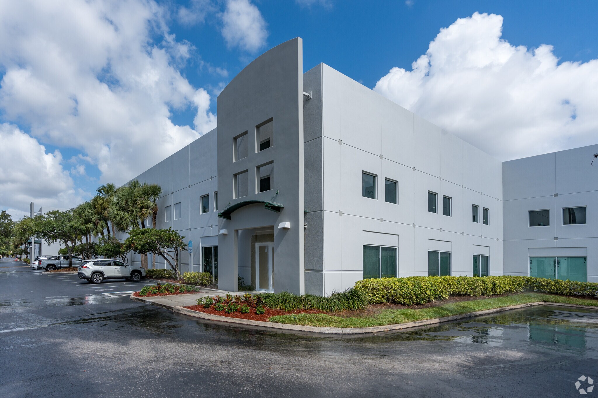 6701 NW 7th St, Miami, FL for lease Primary Photo- Image 1 of 12