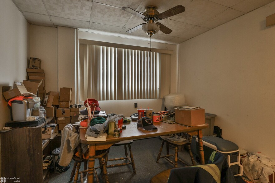 301 E Bertsch St, Lansford, PA à vendre - Photo du bâtiment - Image 2 de 114