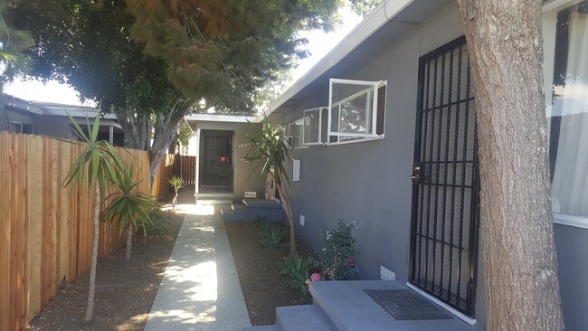 Plus de détails pour 8016 S Western Ave, Los Angeles, CA - Multi-résidentiel à vendre