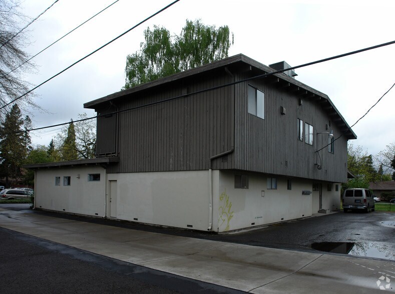 260 E 15th Ave, Eugene, OR à louer - Photo du bâtiment - Image 2 de 3