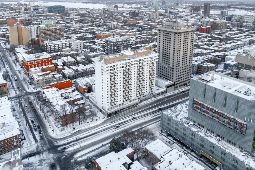 3555 Rue Berri, Montréal, QC à louer - Photo du bâtiment - Image 2 de 17