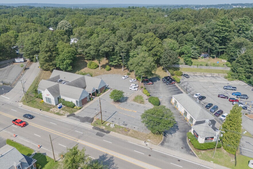 397-405 Washington Street, Attleboro, MA portefeuille de 2 propriétés à vendre sur LoopNet.ca - Photo du bâtiment - Image 1 de 17