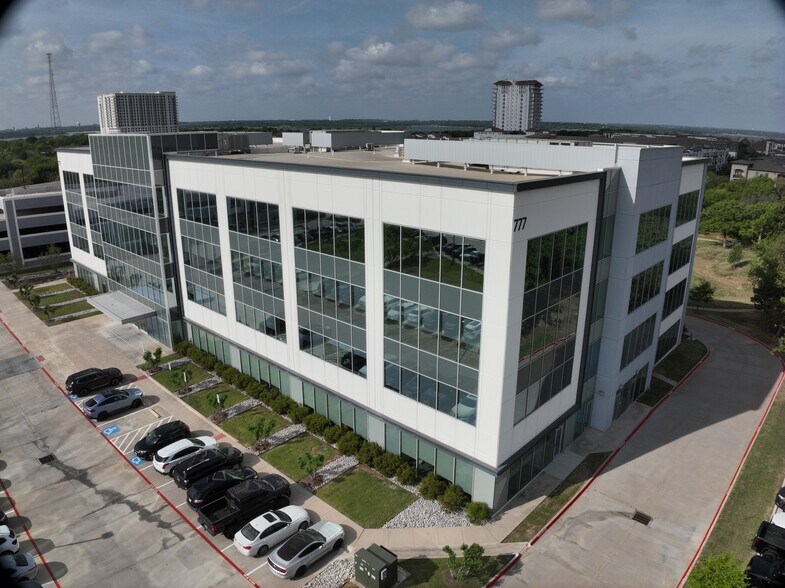 777 International Pky, Flower Mound, TX à louer - Communauté Matterport - Image 3 de 12