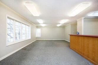 321 E 3rd St N, Newton, IA à louer Photo intérieure- Image 1 de 17