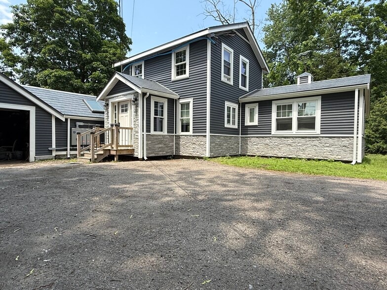 561 Foundry St, South Easton, MA à louer - Photo principale - Image 1 de 19