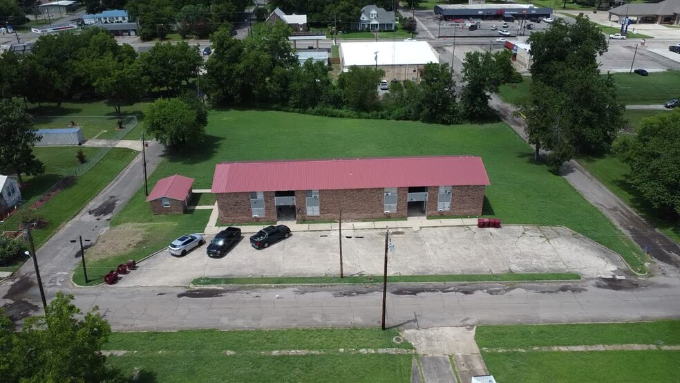 800 W Washington St, Clarksville, TX à vendre - Vid o sur l inscription commerciale - Image 2 de 29