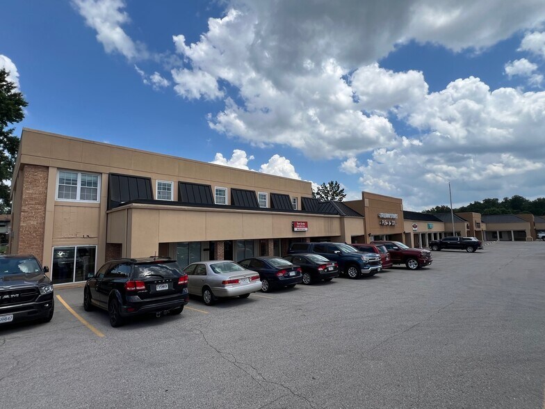 2099 Bentley Plz, Fenton, MO à louer - Photo du bâtiment - Image 2 de 6