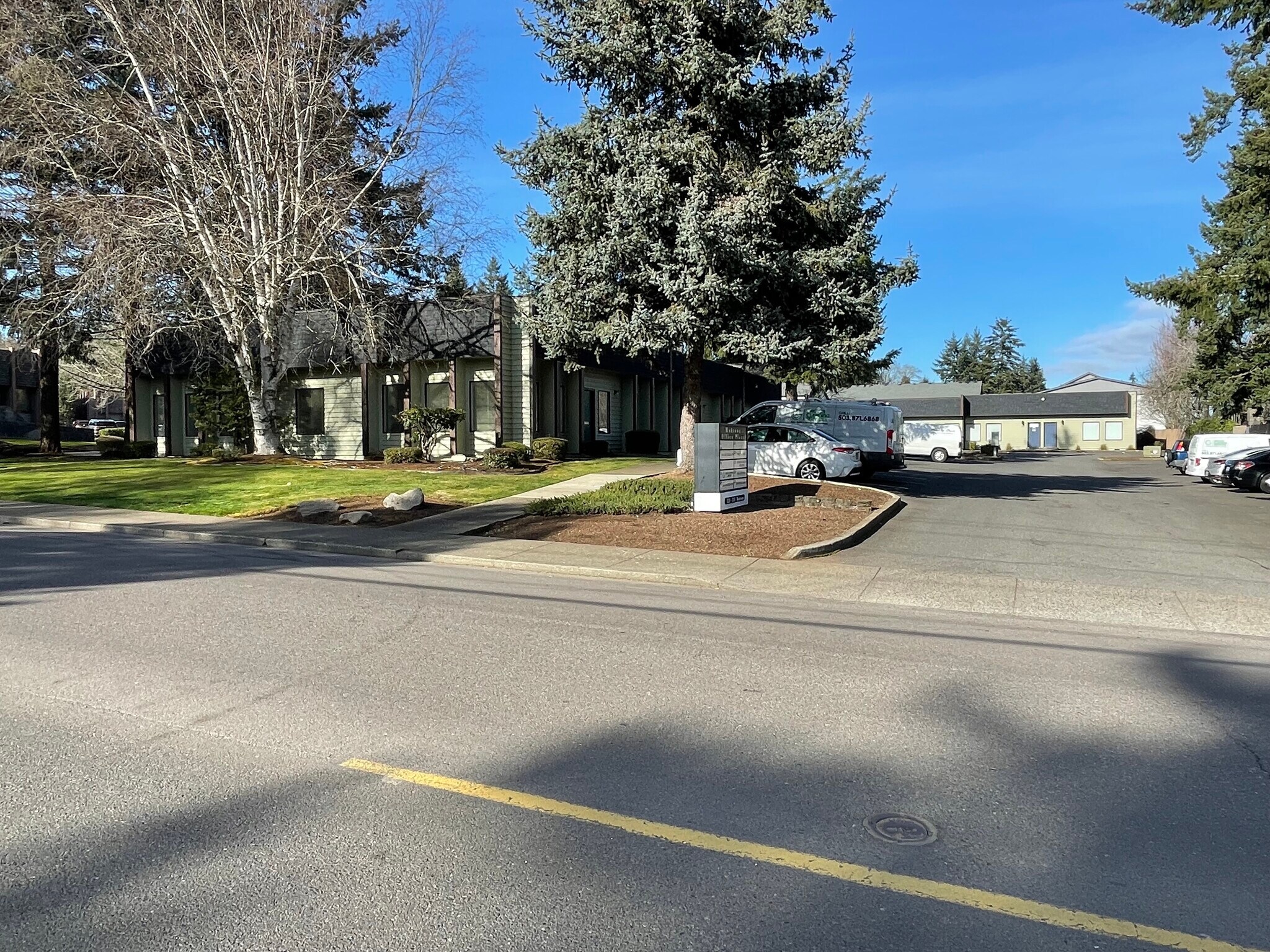 213-223 SE Madrona Ave, Salem, OR for lease Building Photo- Image 1 of 9