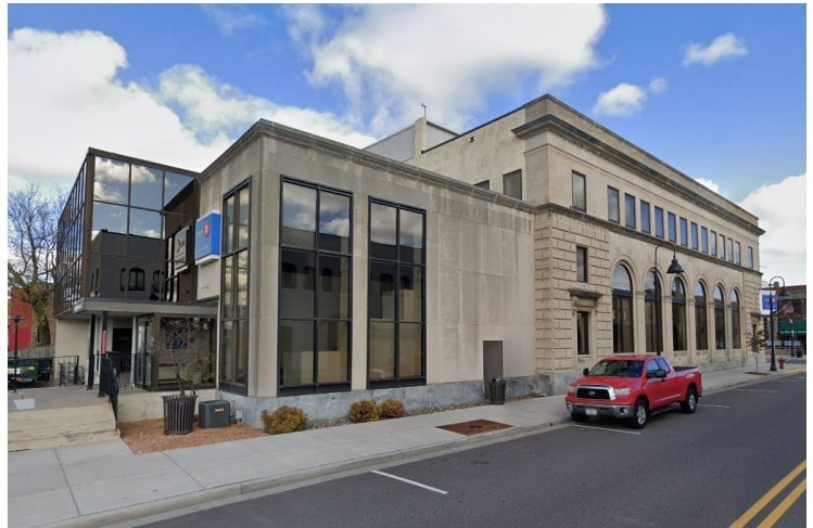 7 N Brown St, Rhinelander, WI à louer Photo du bâtiment- Image 1 de 2