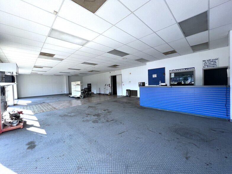2356 W Goodman Rd, Horn Lake, MS à louer - Photo du bâtiment - Image 3 de 9