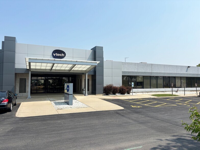 1156 Shure Dr, Arlington Heights, IL à louer - Photo du bâtiment - Image 2 de 9