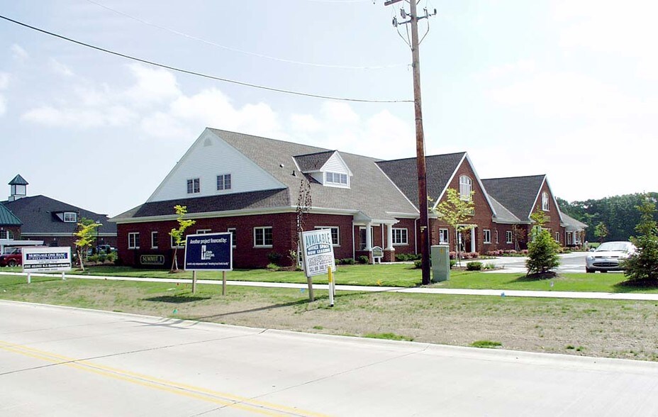 6155 Park Sq, Lorain, OH à vendre - Photo du bâtiment - Image 3 de 21