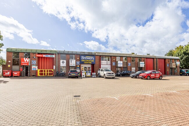 Plus de détails pour Heathlands Clos, Twickenham - Industriel à louer