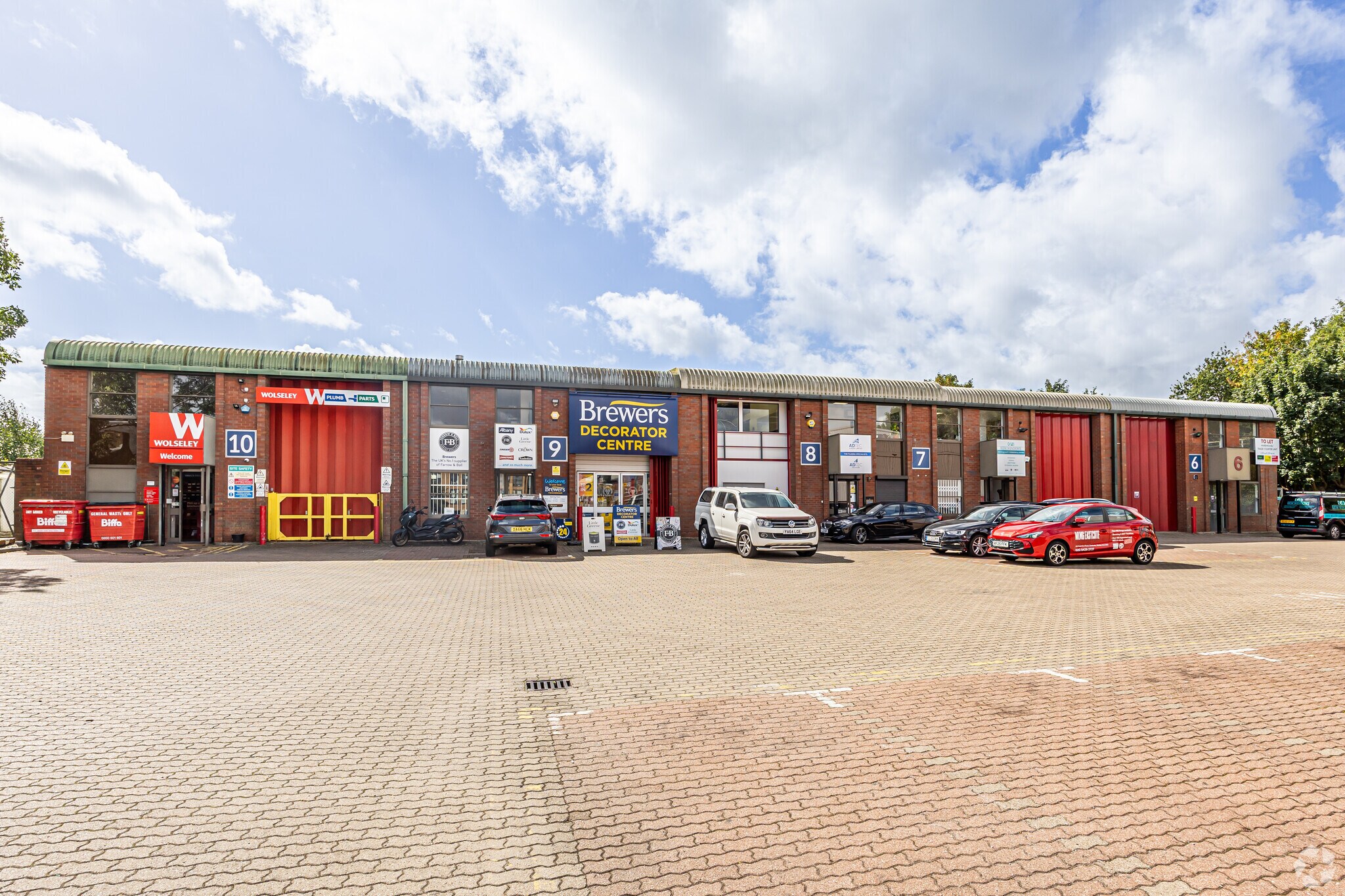 Heathlands Close, Twickenham for lease Primary Photo- Image 1 of 7
