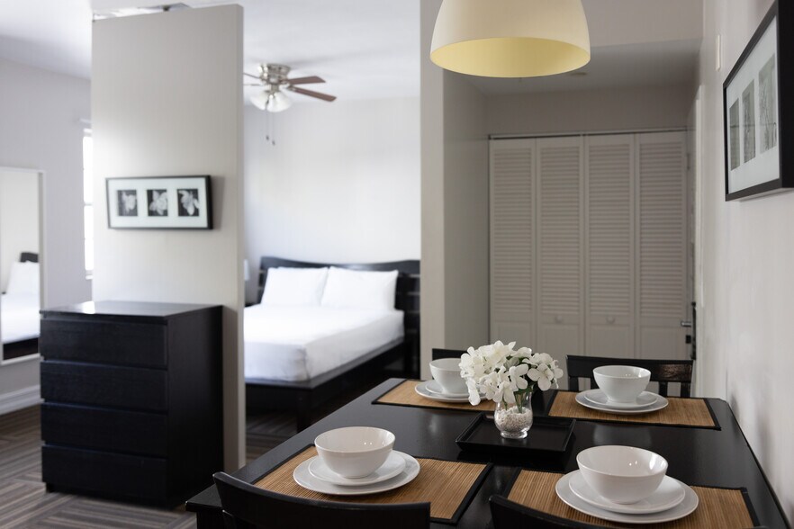 1130 Collins Ave, Miami Beach, FL à vendre - Photo intérieure - Image 3 de 4