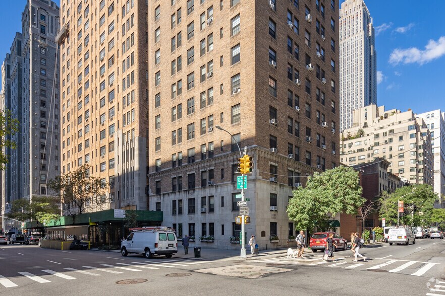 16 Park Ave, New York, NY à vendre - Photo du bâtiment - Image 3 de 10