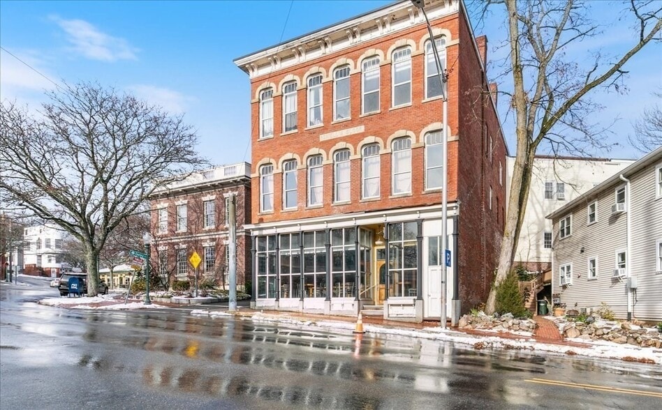 11 Elm St, Amesbury, MA à louer - Photo du bâtiment - Image 2 de 12