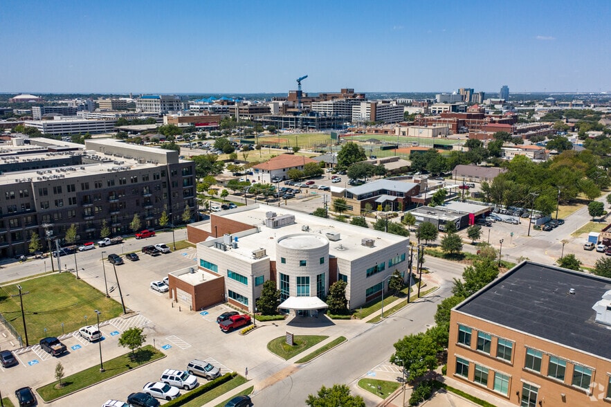 1106 Alston Ave, Fort Worth, TX for lease - Building Photo - Image 3 of 8