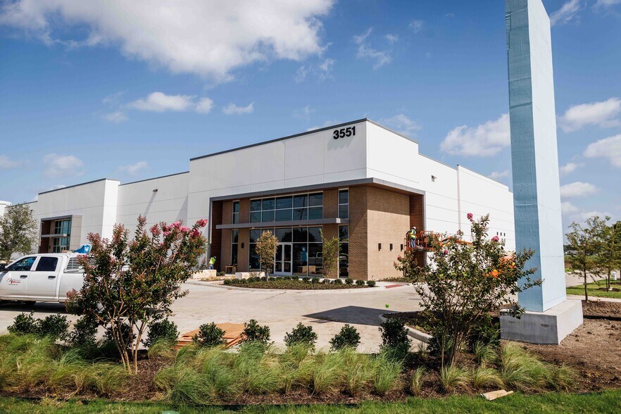5551 Windhaven Pky, Lewisville, TX à louer - Photo du bâtiment - Image 3 de 10