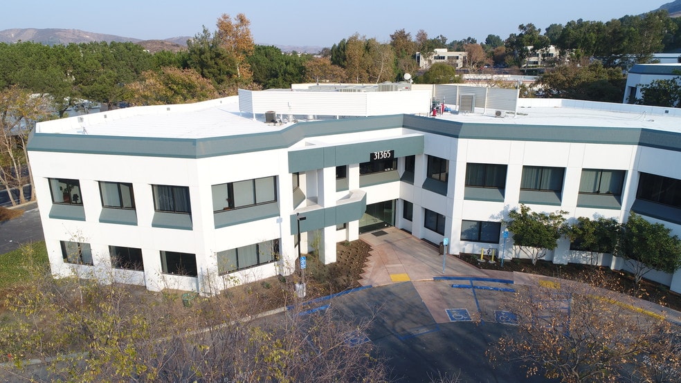 31365 Oak Crest Dr, Westlake Village, CA for lease - Building Photo - Image 2 of 16